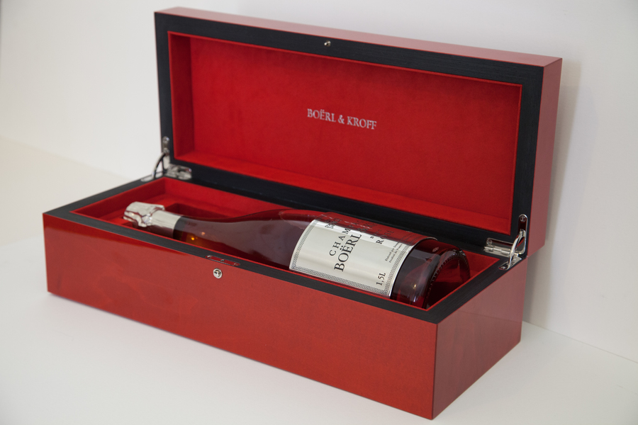 Red casket Elie Bleu 